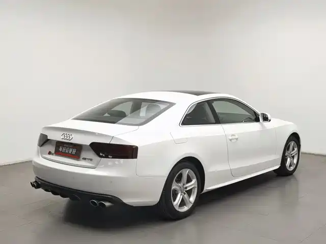 Audi A5 (Import) 2010 2.0TFSI Coupe — фото 2