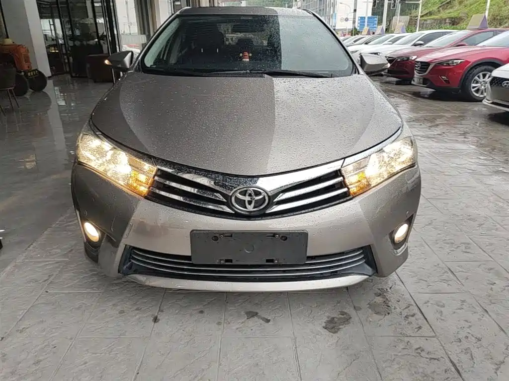 Toyota Corolla 2014 1.6L CVT GL-i Leather Edition фото 3