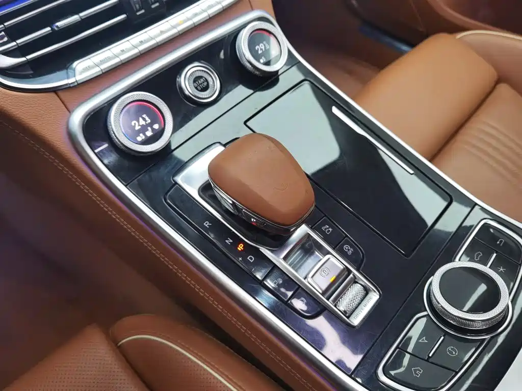 Hongqi H9 2020 2.0T Smart Connection Qi Chang Edition фото 13