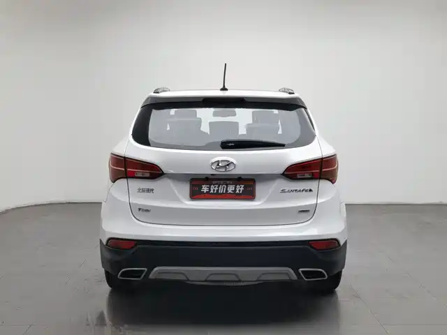 Hyundai Santa Fe 2015 2.0T Automatic 4WD Smart 7-seater — фото 4