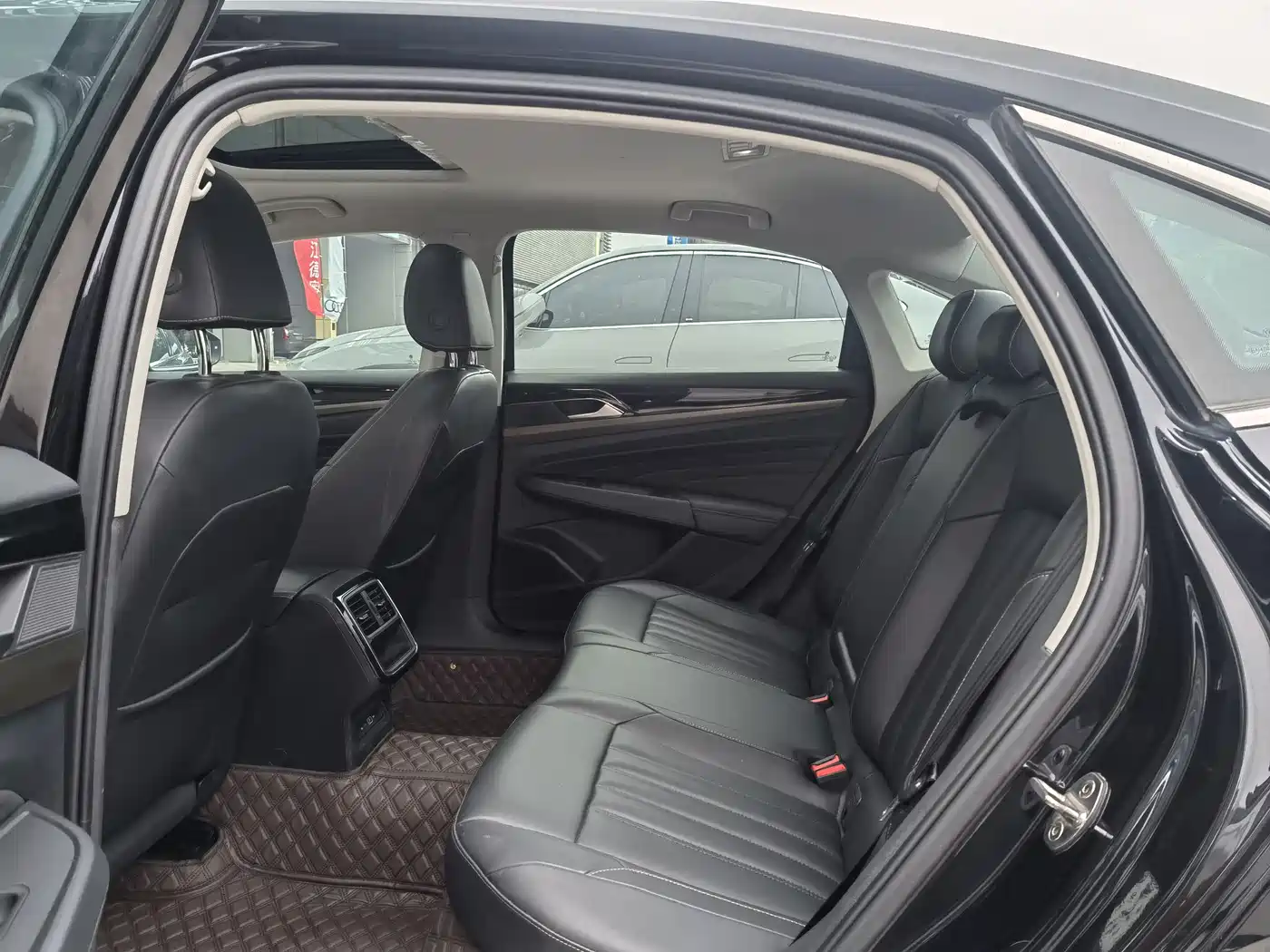 Volkswagen Passat 2021 Model 280TSI Business Edition фото 8