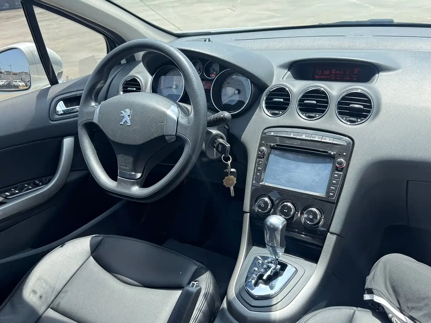 Peugeot 408 2013 2.0L Automatic Comfort Edition фото 10