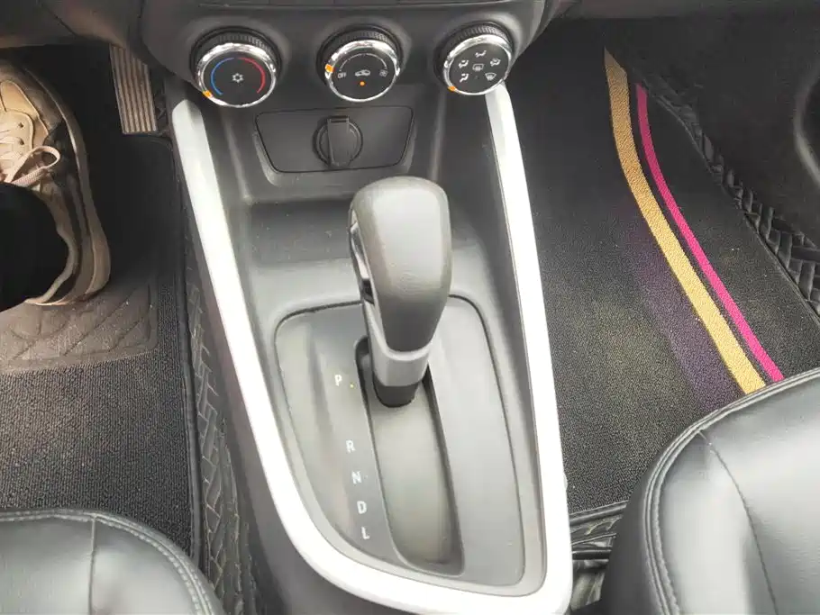 Chevrolet Cavalier 2020 325T Automatic Joy Edition фото 16