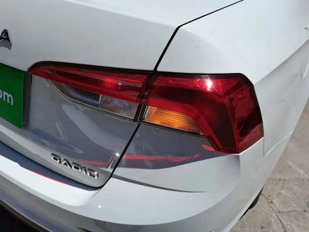 Фото 24 - Škoda Rapid