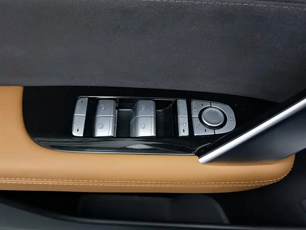 BYD Tang New Energy 2023 Model DM-i Champion Edition 112KM Premium фото 9
