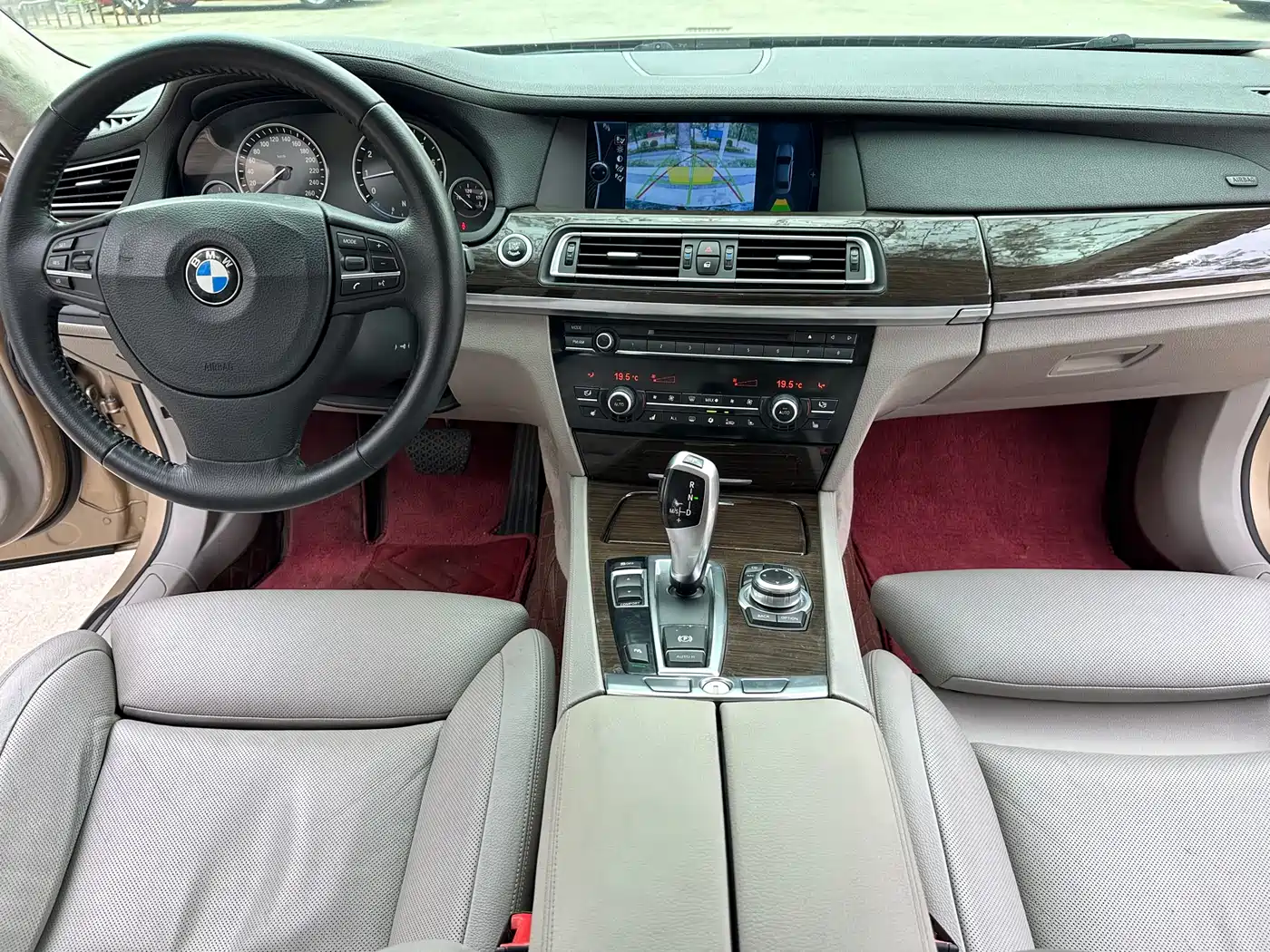 BMW 7 Series 2010 750Li фото 12