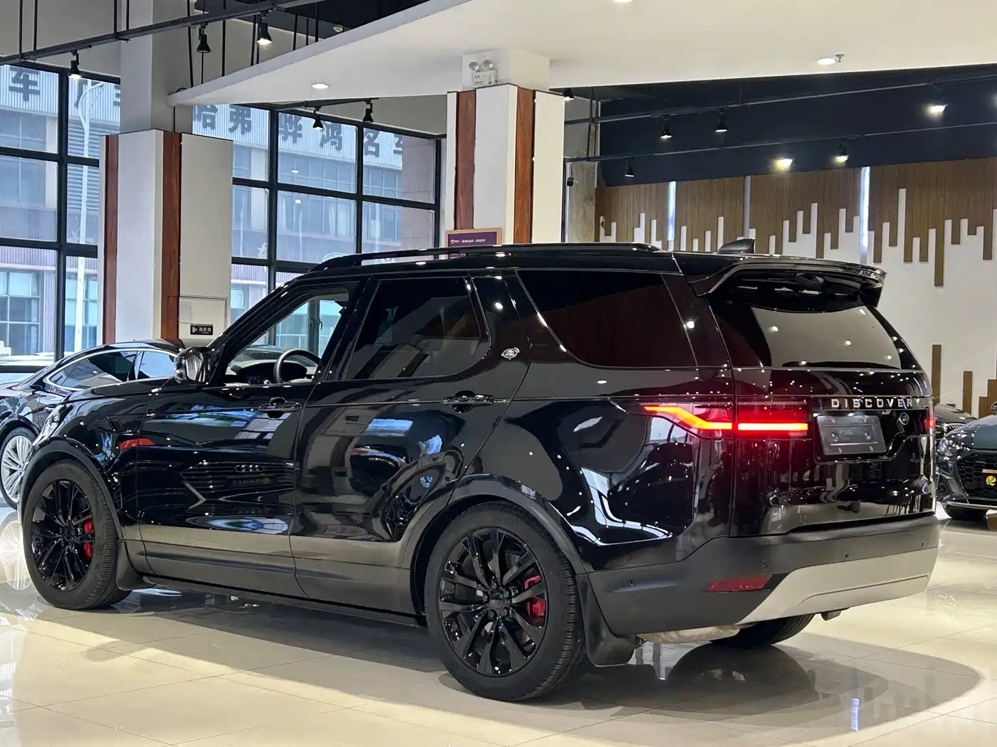 Land Rover Discovery 2024 Model 360PS S фото 29