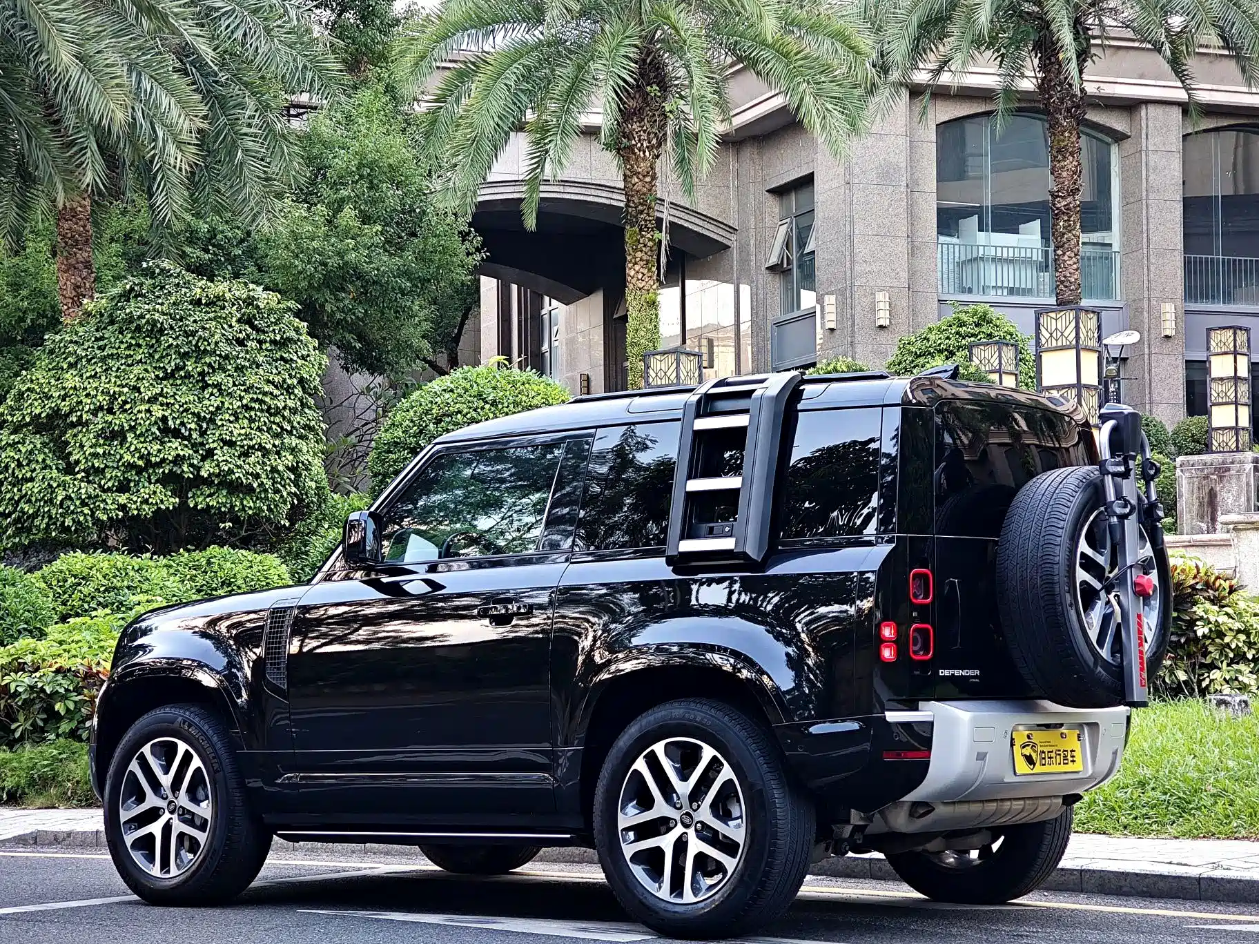 Photo 32 - Land Rover Defender