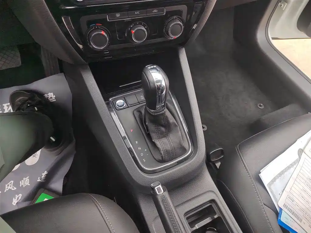 Volkswagen Sagitar 2018 280TSI DSG Spark Edition фото 10
