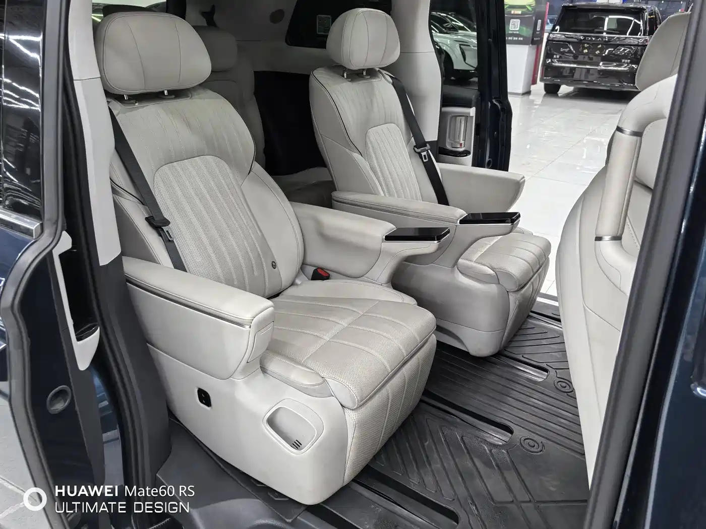 Voyah Auto Voyah Dreamer 2025 PHEV AWD Flagship Kunpeng Edition фото 18