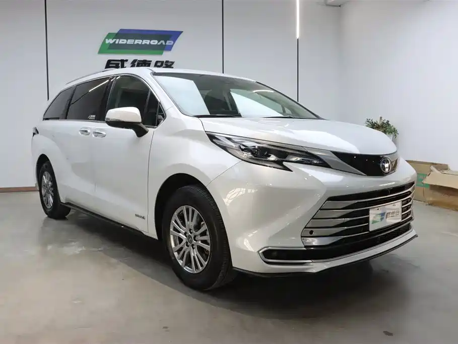 Toyota Sienna 2021 2.5L Hybrid Luxury Edition фото 3