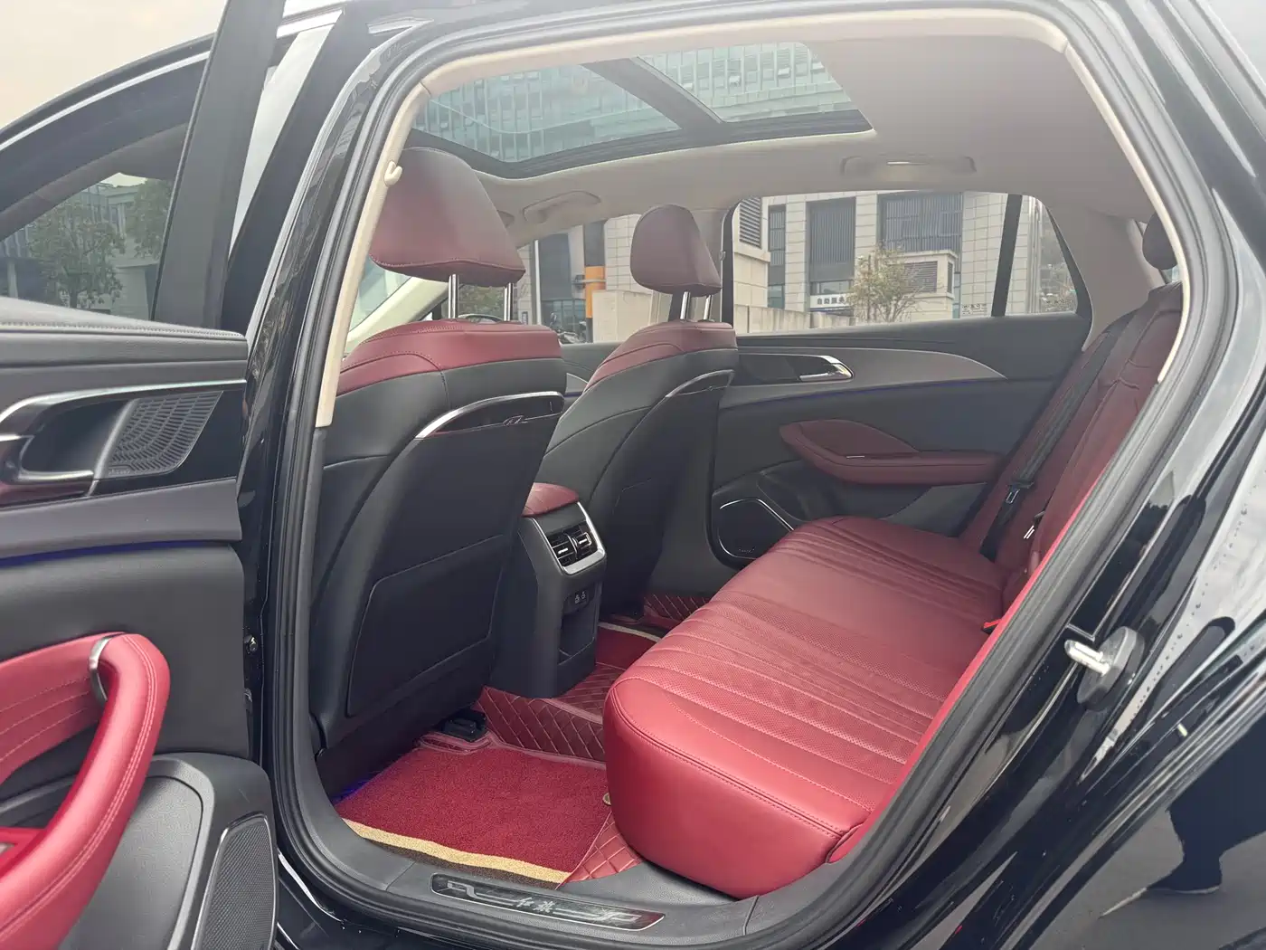 Hongqi H5 2024 2.0T Automatic Smart Connect Flag Smooth Edition фото 12