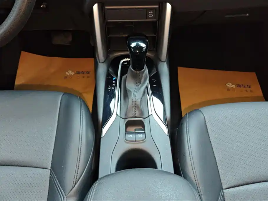 Toyota Frontlander 2023 2.0L CVT Leading Edition фото 16