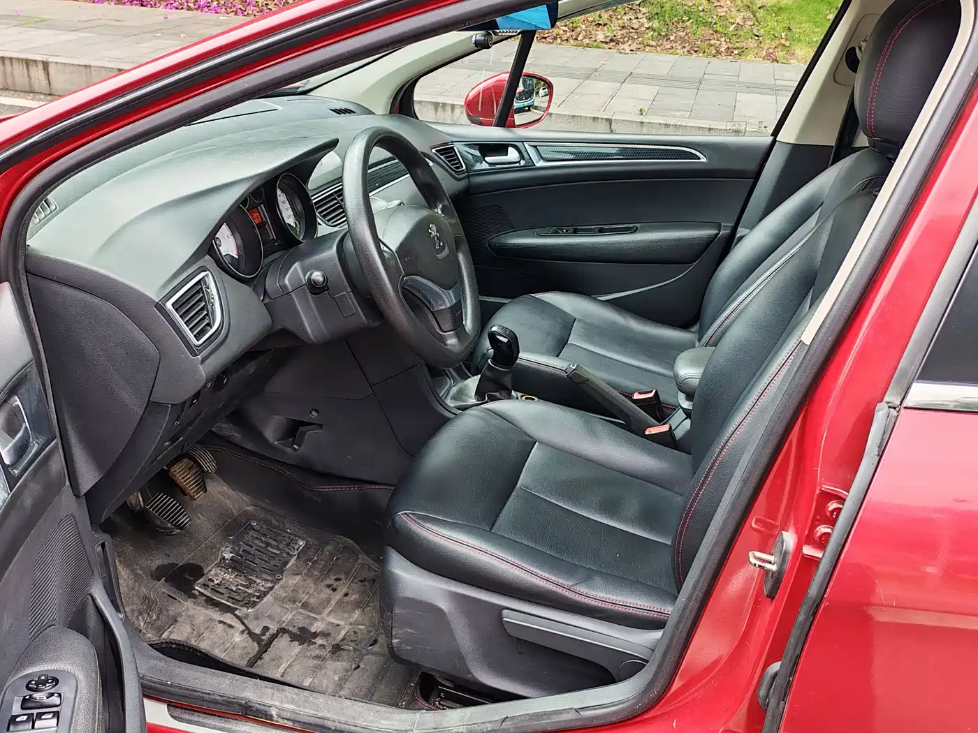 Peugeot 308 2013 Model 1.6L Manual Superior Style фото 5