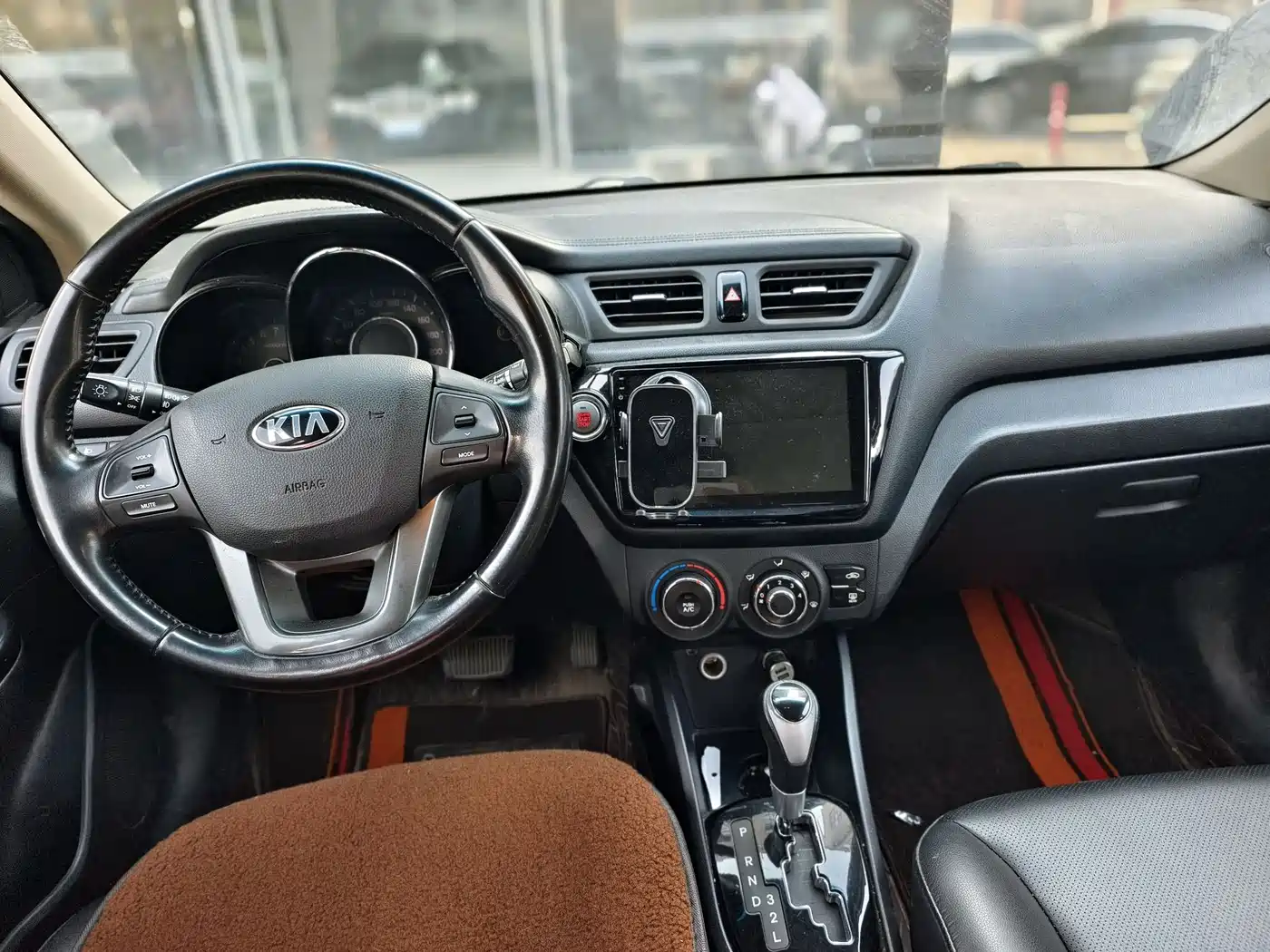 Kia K2 2015 Hatchback 1.6L AT Premium фото 7