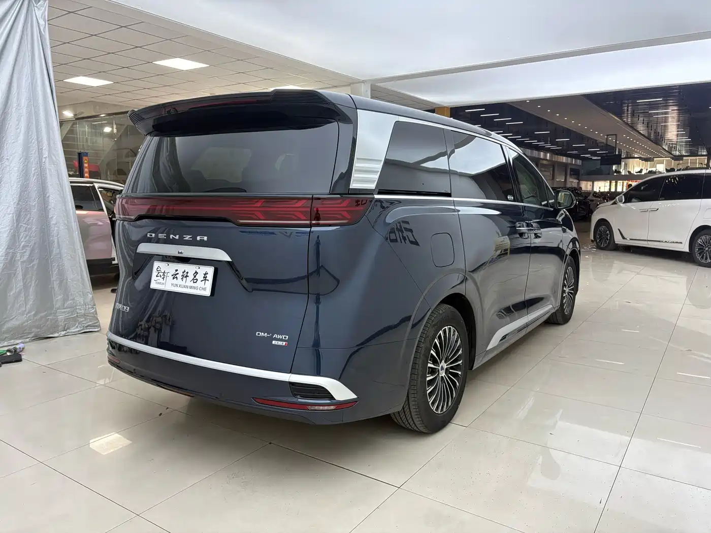 Denza D9 2025 2025 DM-i Smart Drive Edition 1020 AWD Prestige