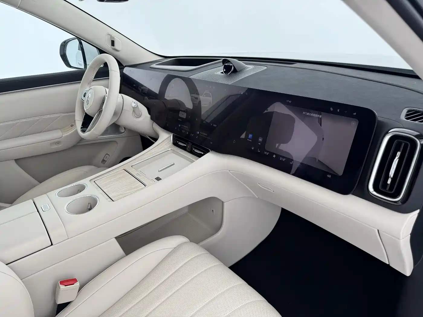 AITO Wenjie AITO M8 2025 Range Extender Max+ Edition 53.4kWh 5-seater фото 8