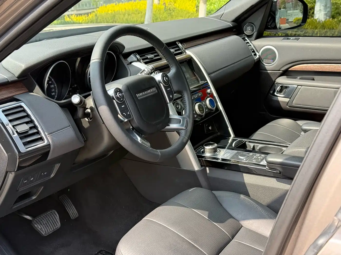 Land Rover Discovery 2017 3.0 SC V6 HSE фото 11