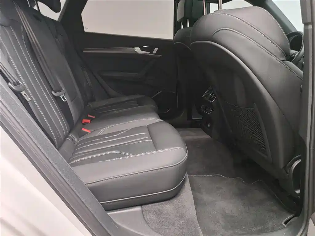 Audi Q5L 2024 Model 40 TFSI Luxury Dynamic фото 7