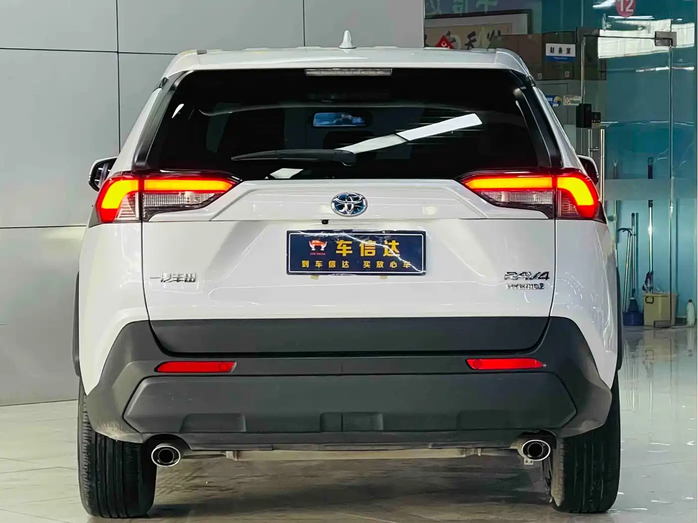 Toyota RAV4 Rongfang 2023 Hybrid 2.5L E-CVT 2WD Elite Edition фото 4