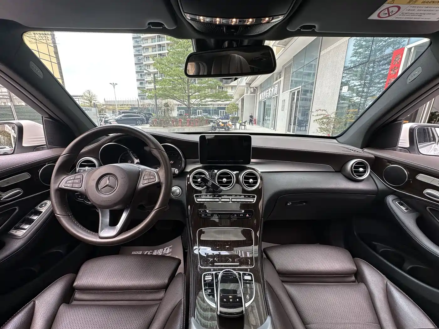 Mercedes-Benz GLC 2018 Facelift GLC 260 4MATIC Luxury фото 15