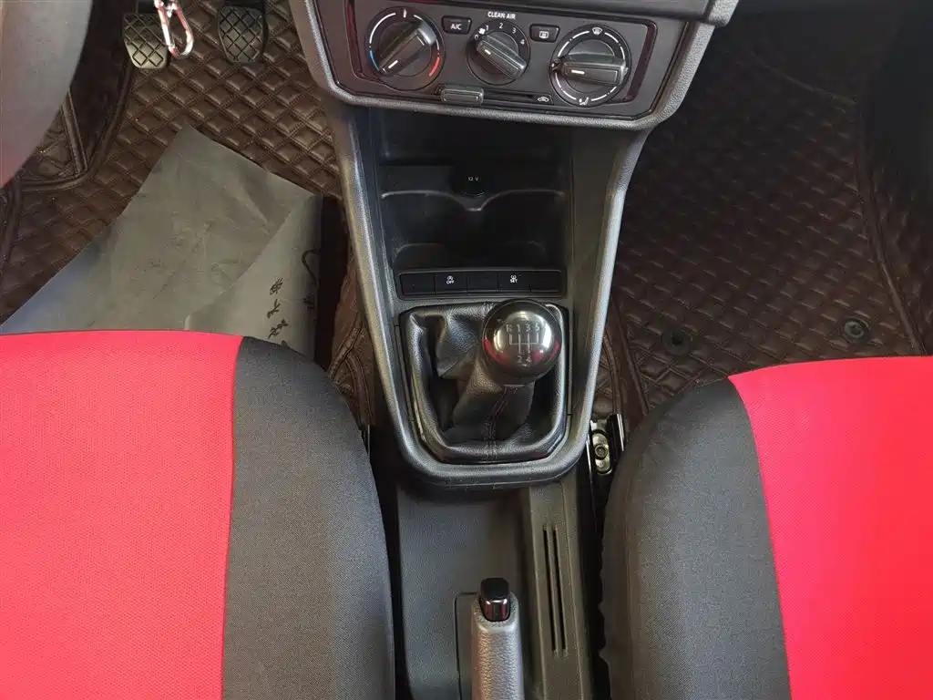 VOLKSWAGEN SANTANA