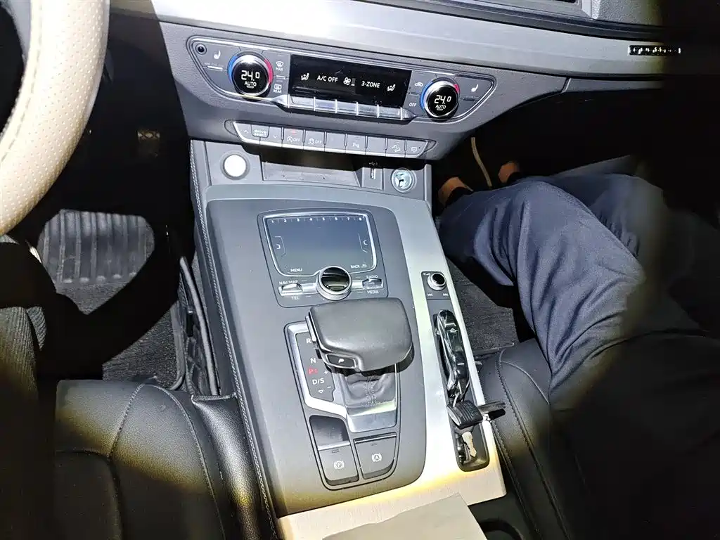 Audi Q5L 2020 Facelift 40 TFSI Honor Fashion фото 7