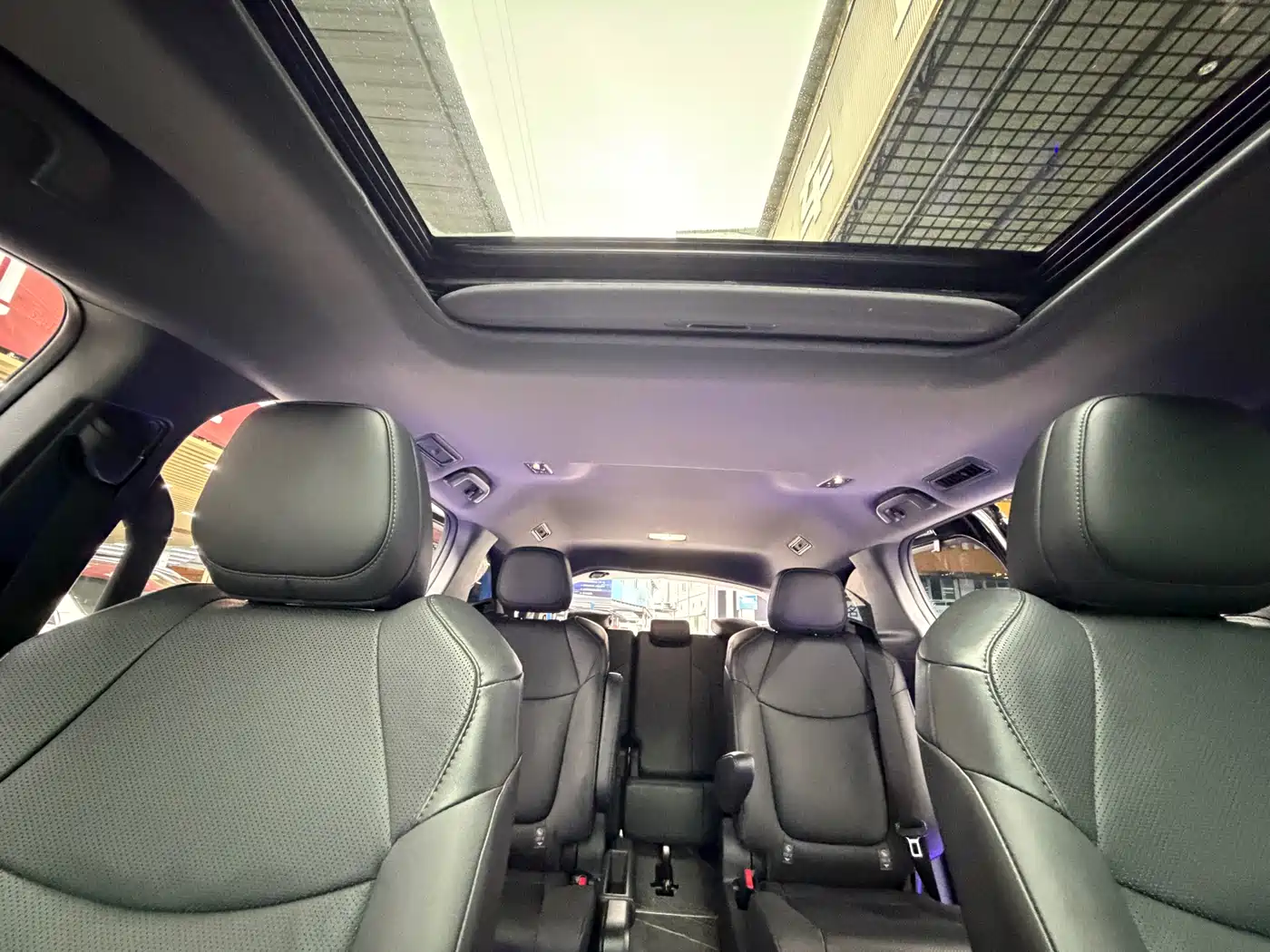 Toyota Sienna 2024 2.5L Hybrid Luxury Edition фото 25