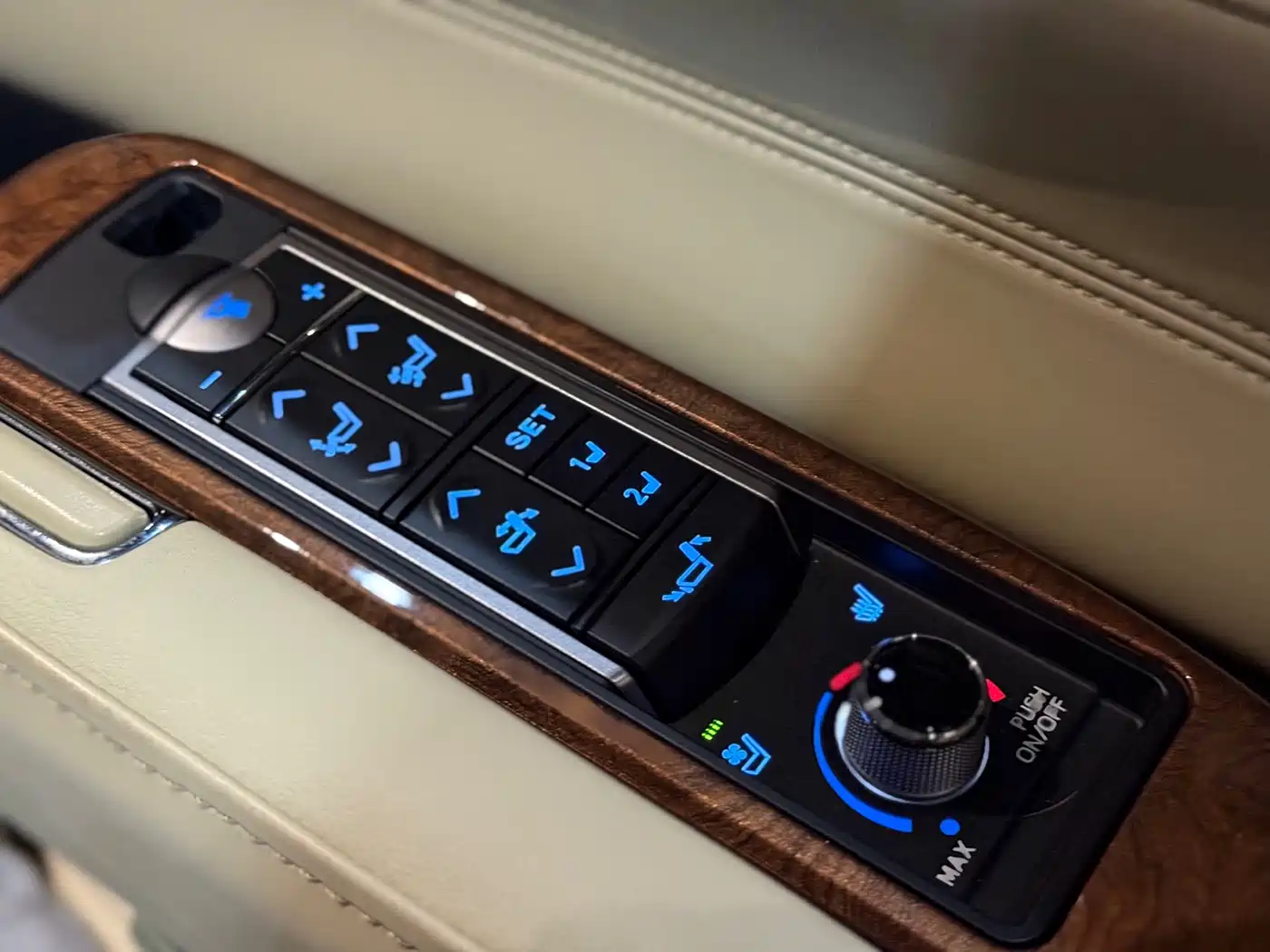 Toyota Alphard 2015 3.5L Premium Edition фото 20