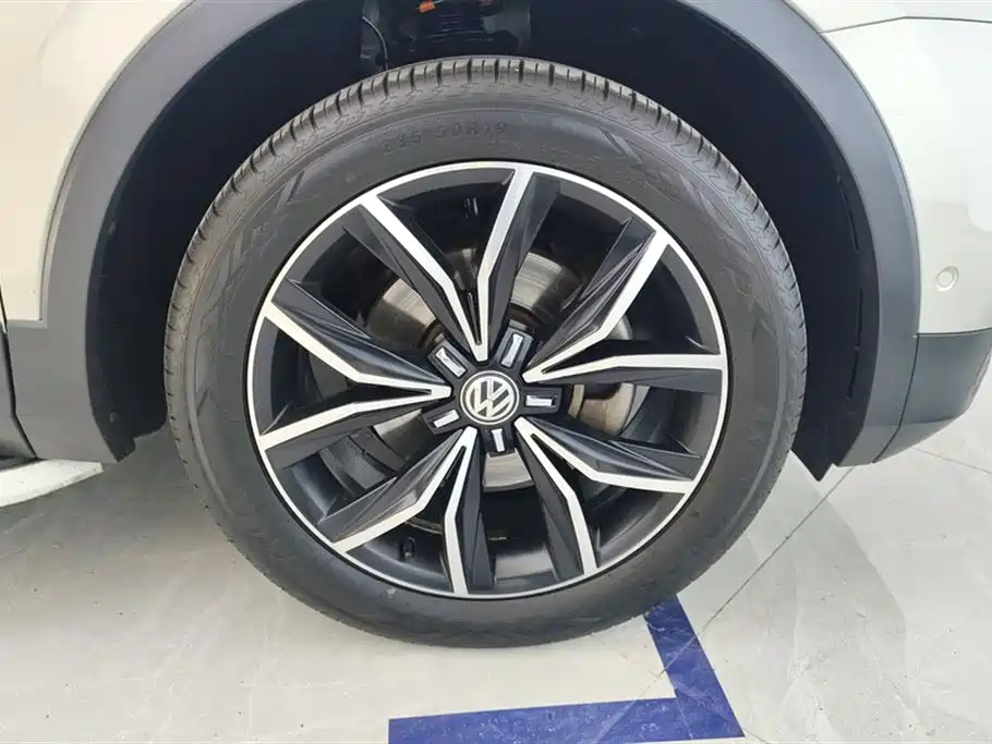 Volkswagen Tiguan L 2019 330TSI Automatic 2WD Smart Luxury Edition China VI фото 6