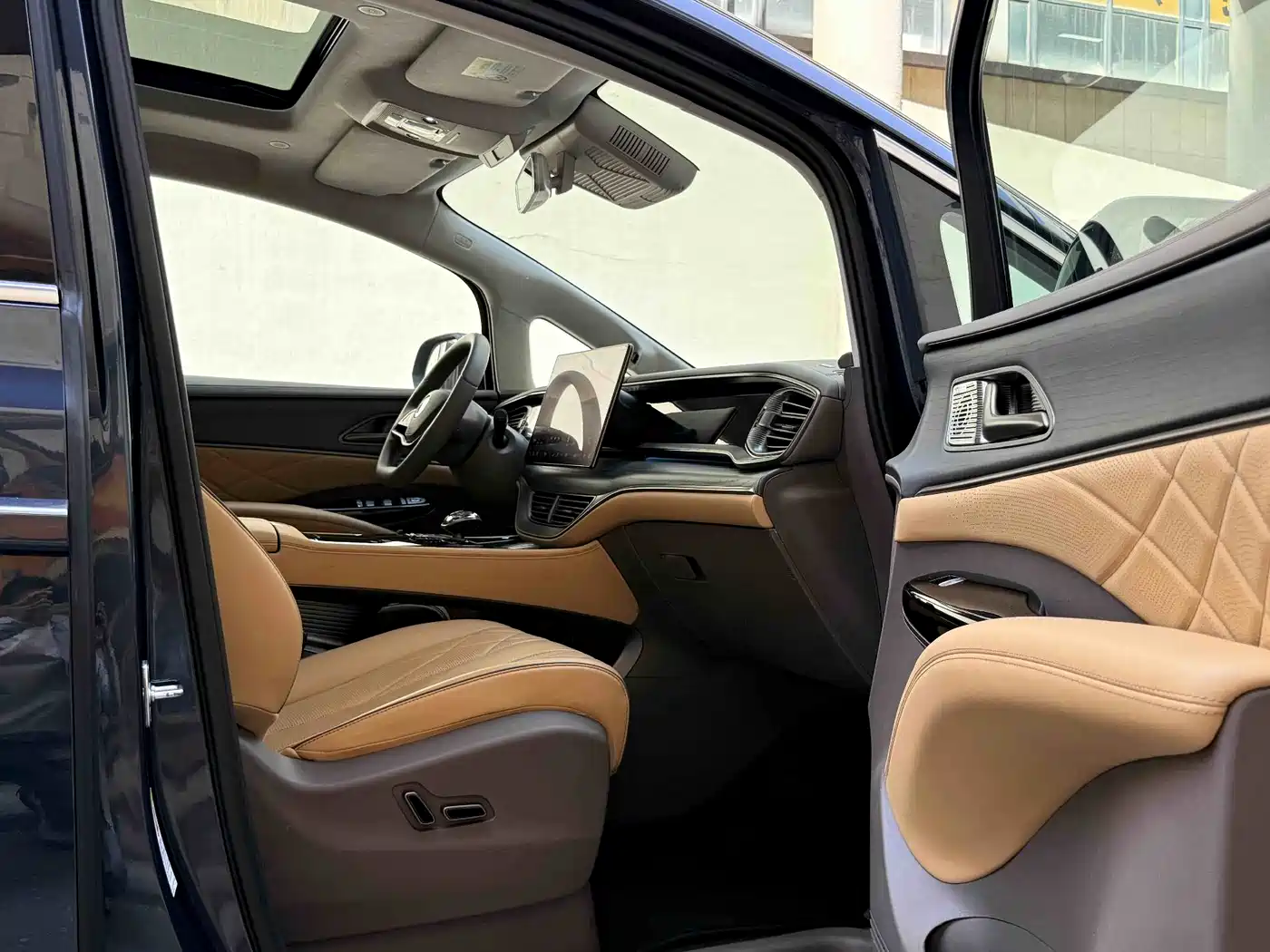 Denza D9 2022 DM-i 970 AWD Flagship фото 8