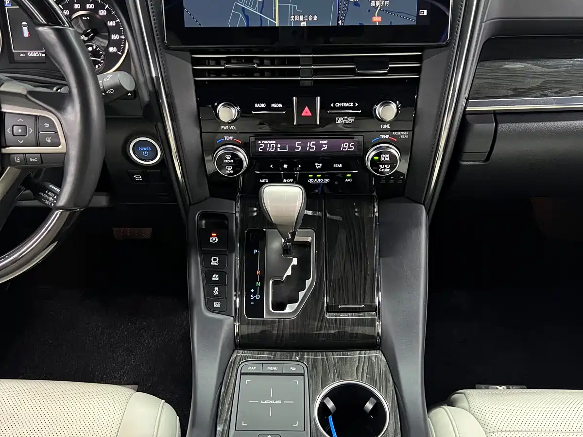 Lexus LM 2020 300h Seven-Seater Elegance Edition фото 16