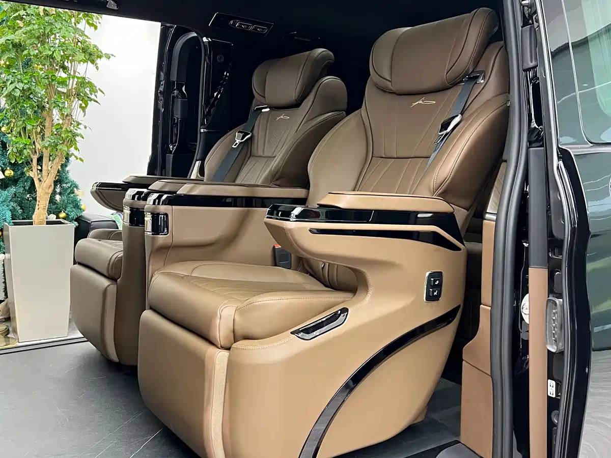 Mercedes-Benz Vito 2024 2.0T Business 7-Seater фото 10