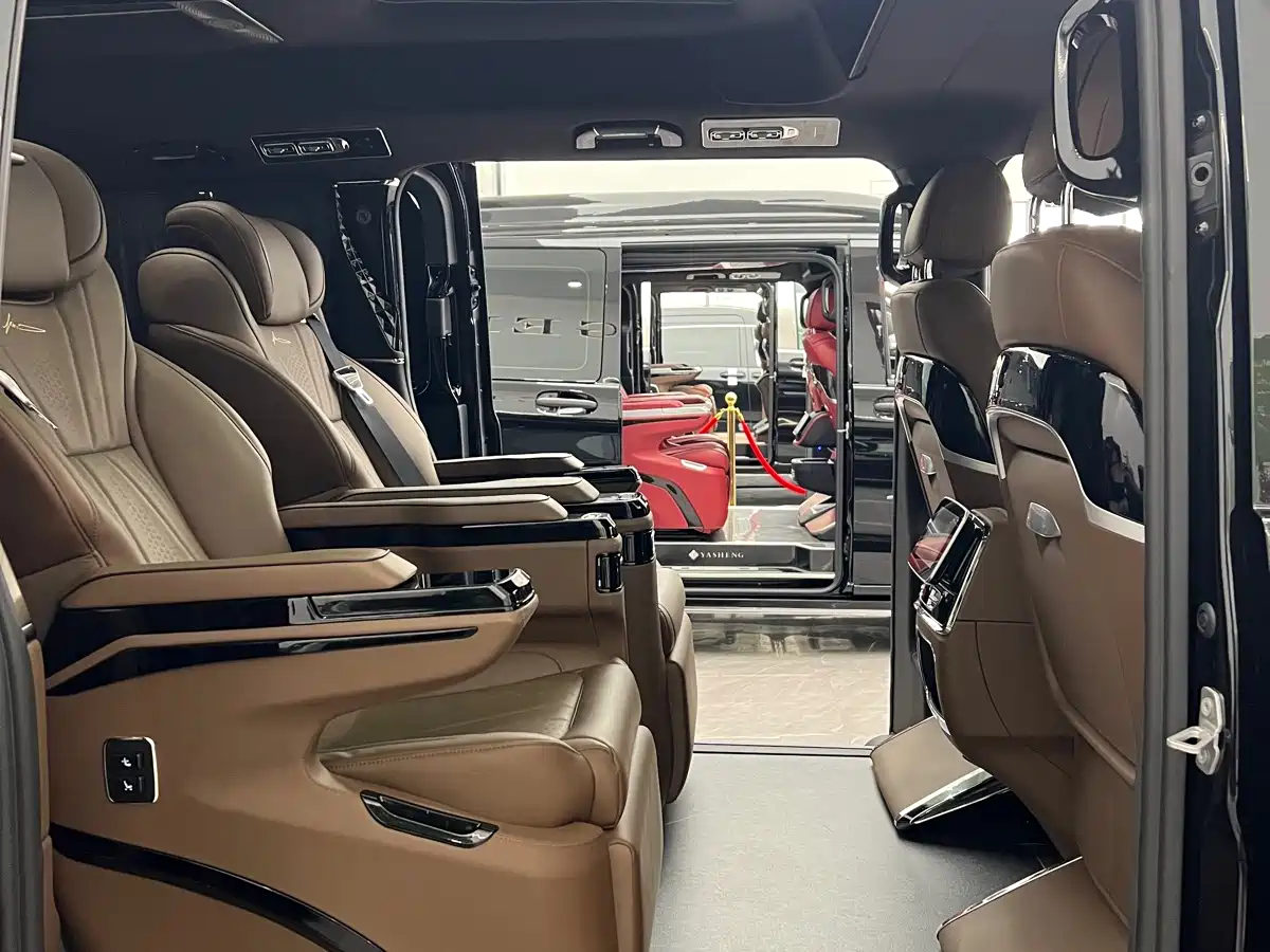 Mercedes-Benz Vito 2024 2.0T Business 7-Seater фото 12