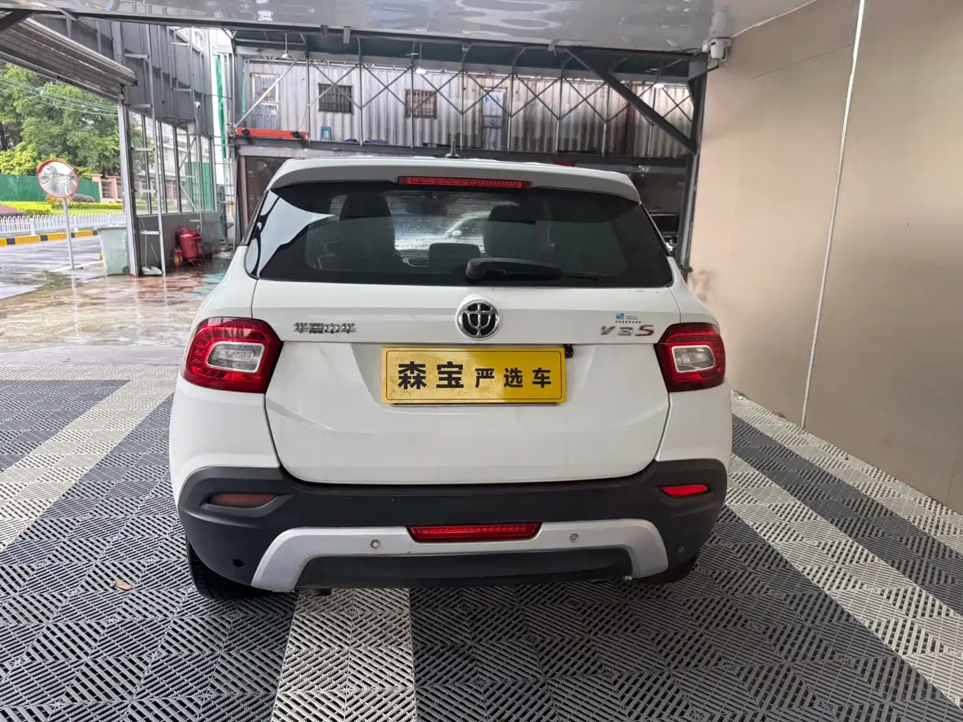 Фото 15 - Zhonghua V3