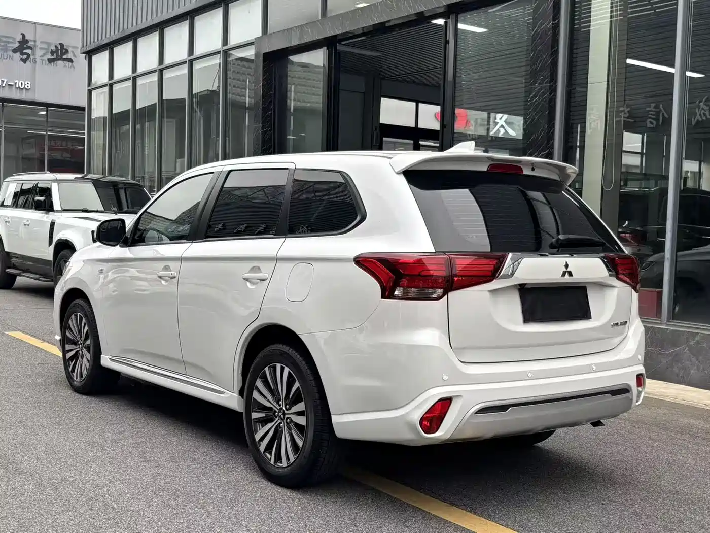 MITSUBISHI OUTLANDER