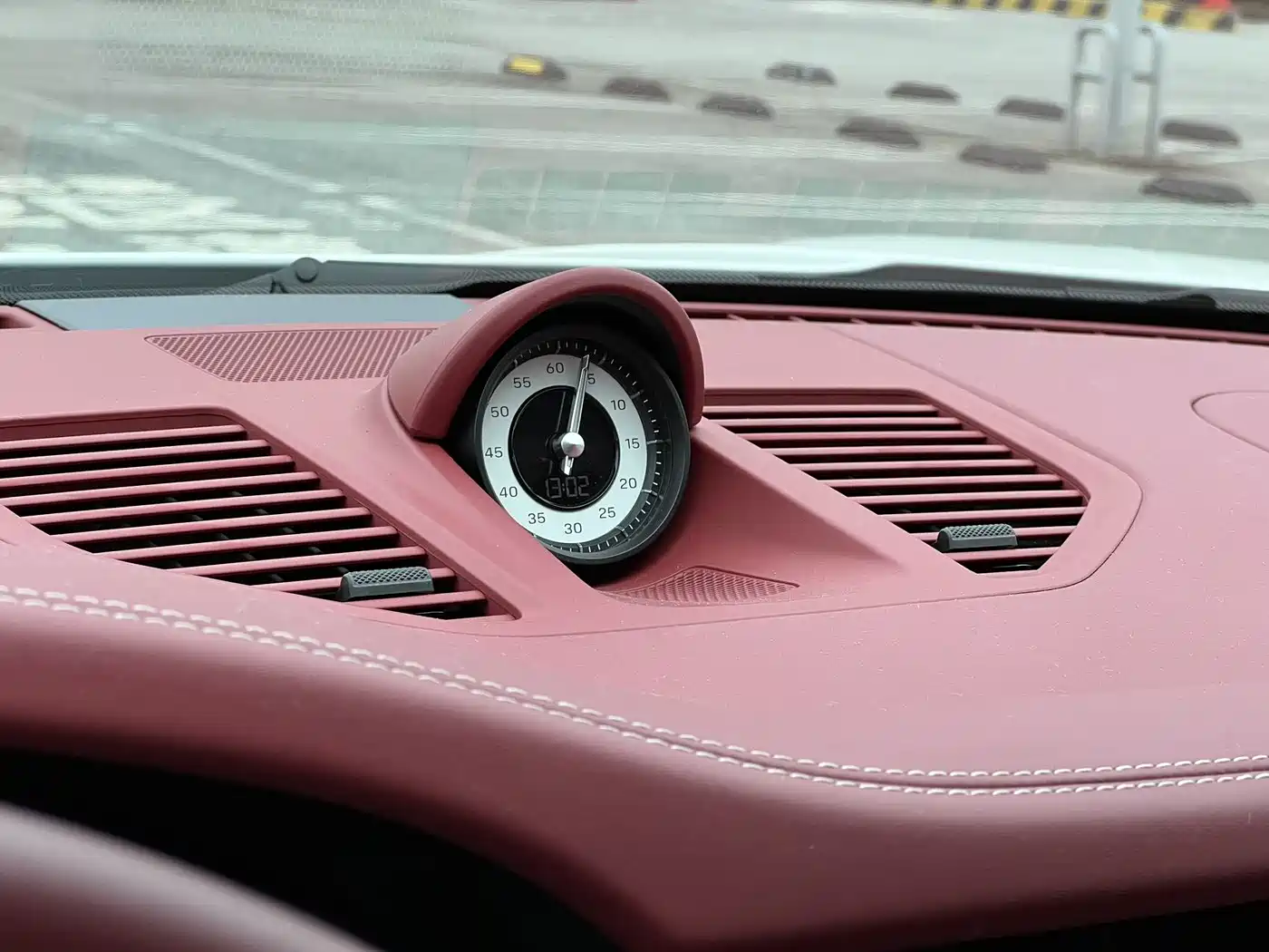 Porsche 911 2023 Carrera 4 3.0T фото 16