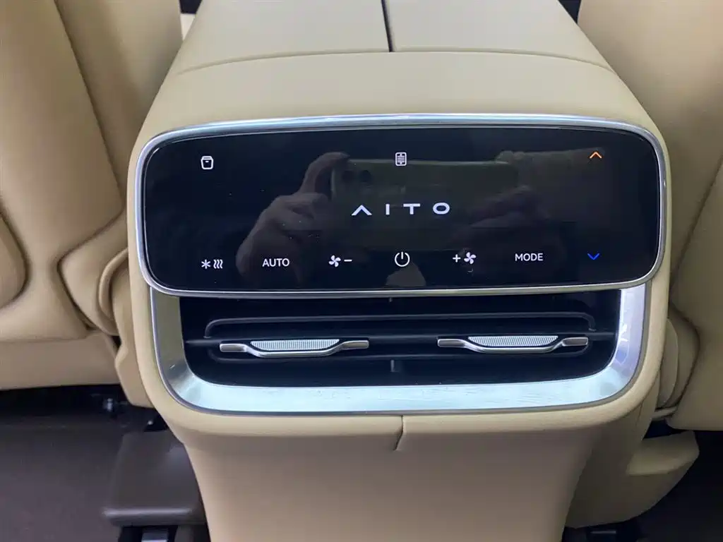 AITO Wenjie AITO M8 2025 Range Extender Max+ Edition 53.4kWh 5-seater фото 26
