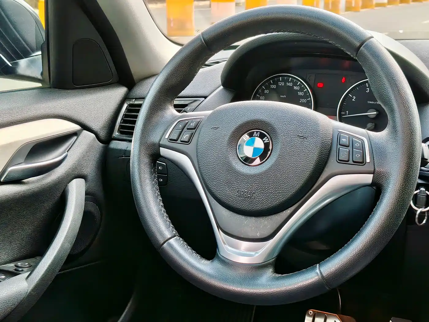 BMW X1 2014 sDrive18i Leading Edition фото 12