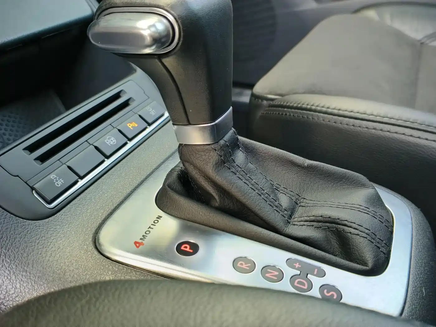 Volkswagen Tiguan 2010 2.0TSI Automatic AWD Flagship фото 15
