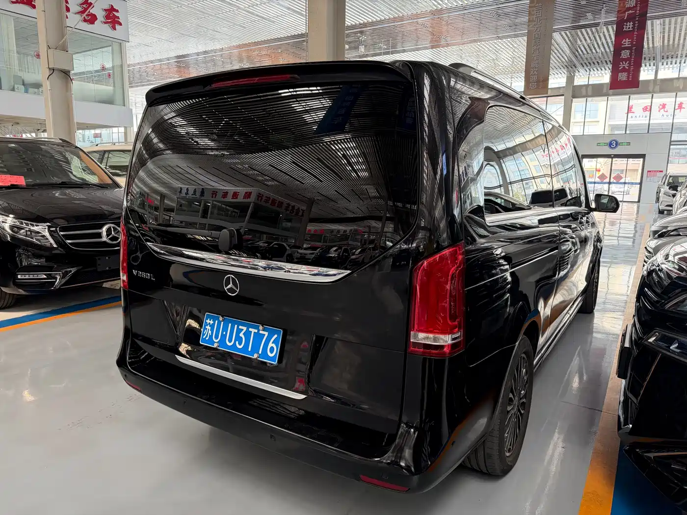 Mercedes-Benz V-Class 2018 V 260 L Premium Long Wheelbase Edition China VI фото 6