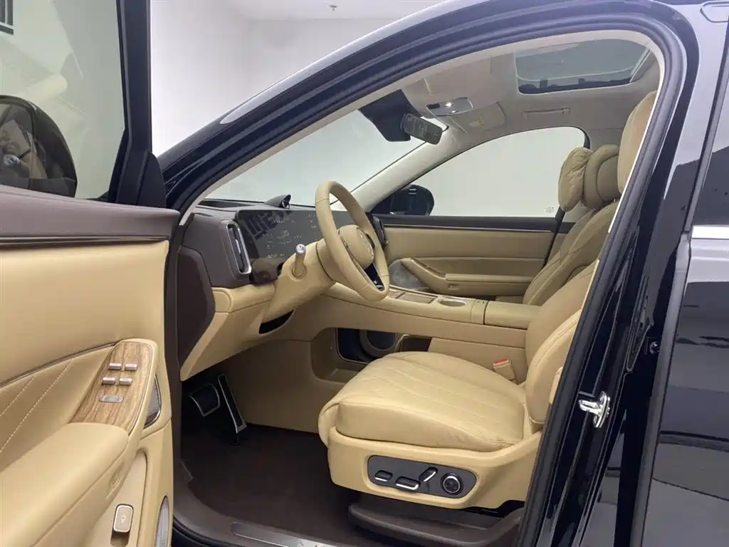 AITO Wenjie AITO M8 2025 Range Extender Max+ Edition 53.4kWh 5-seater фото 34