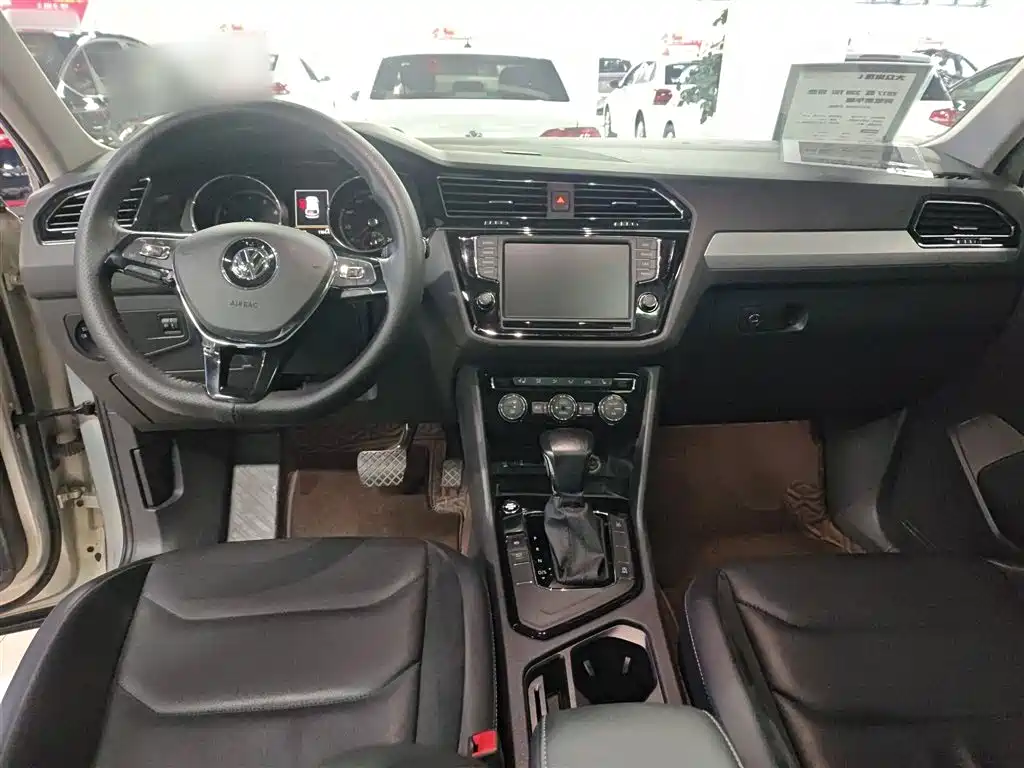 Volkswagen Tiguan L 2017 330TSI Automatic 2WD Luxury Edition фото 10