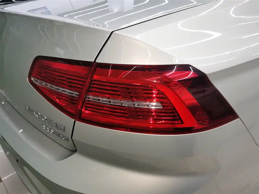 Volkswagen Magotan 2019 330TSI DSG Luxury China V фото 8