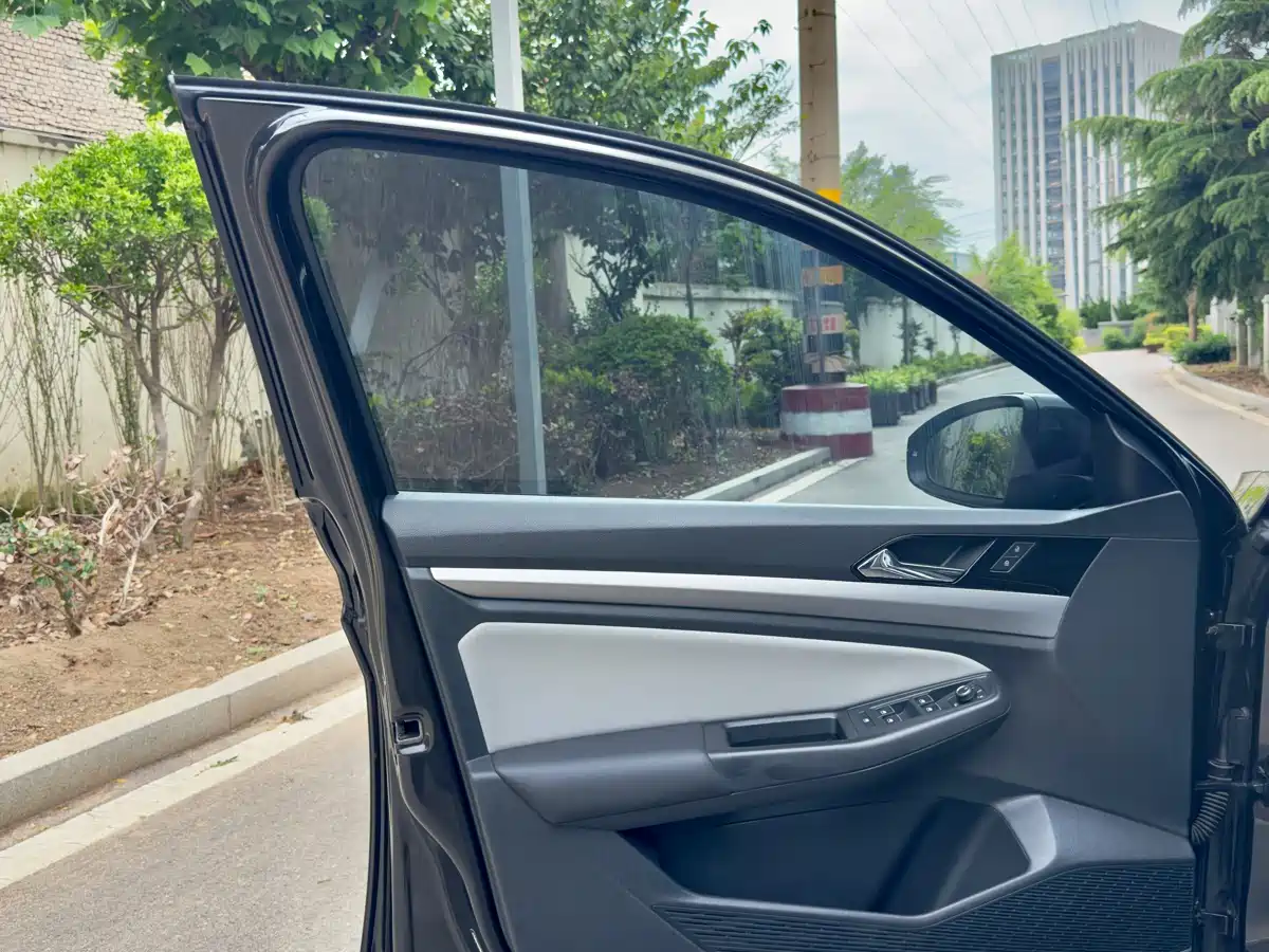 Volkswagen Bora 2023 300TSI DSG Premium Edition фото 10
