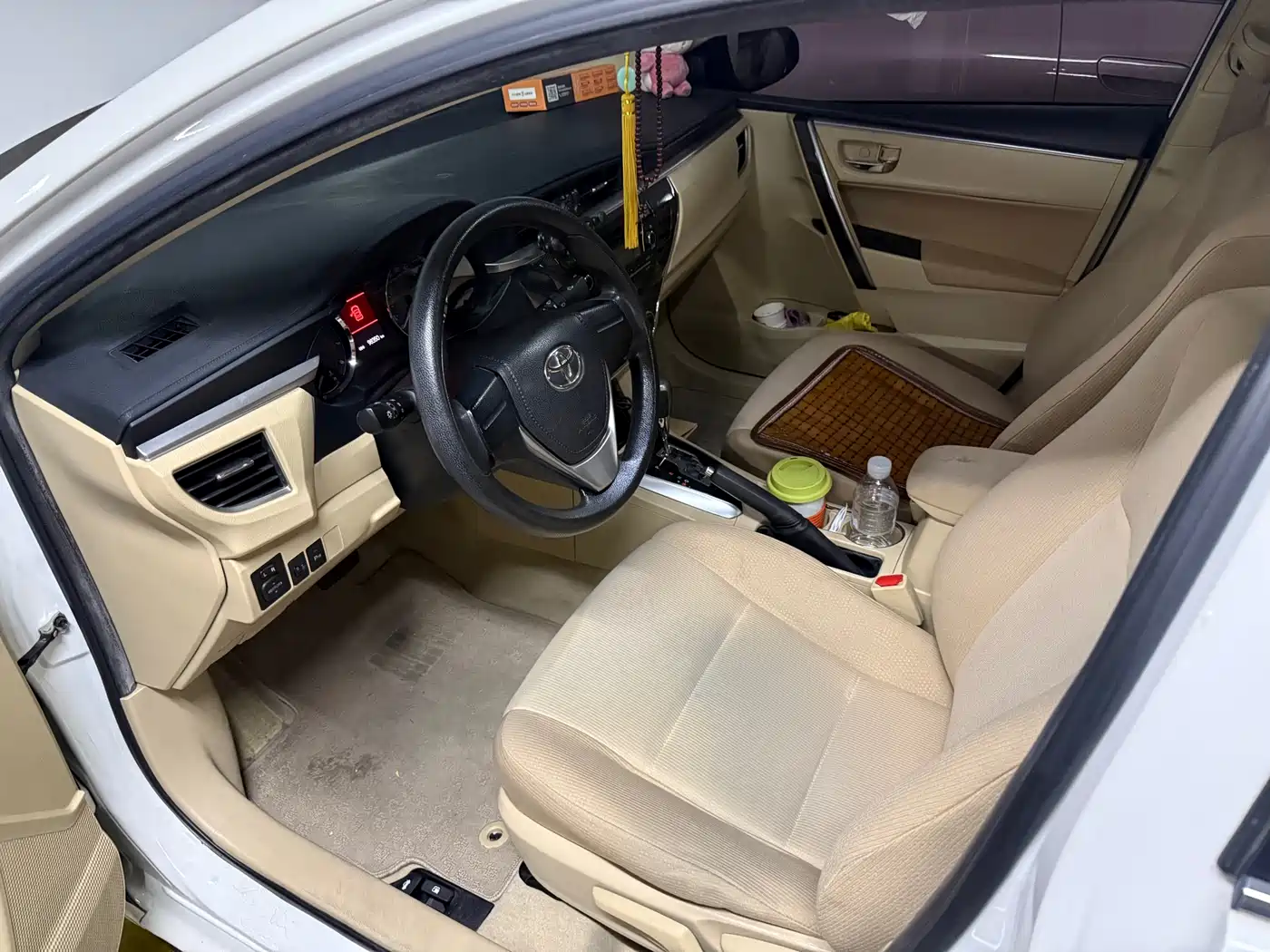 Toyota Corolla 2014 1.6L CVT GL-i фото 6