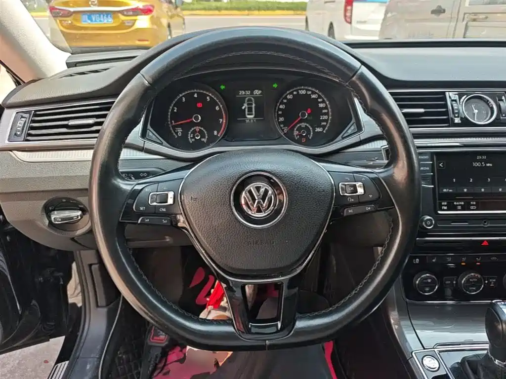 Volkswagen Passat 2017 330TSI DSG Prestige фото 11