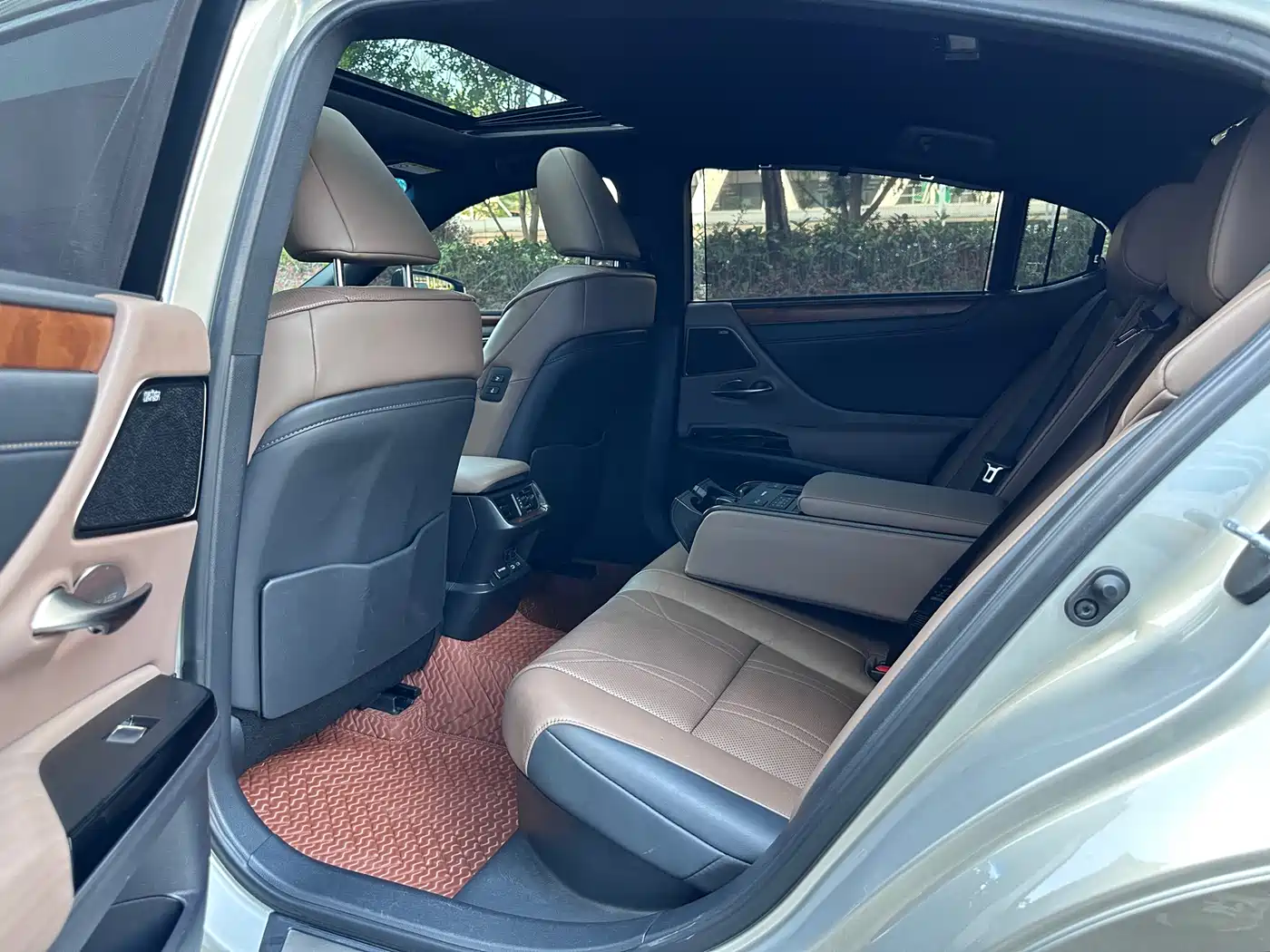 Lexus ES 2021 300h Executive Edition фото 14