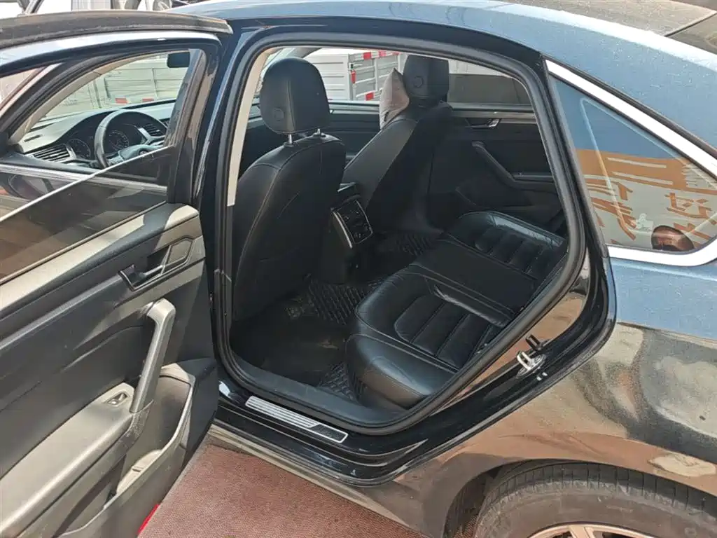 Volkswagen Passat 2017 330TSI DSG Prestige фото 17
