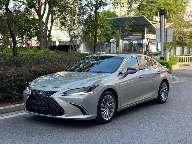 Lexus ES 2020 Model 300h Executive Edition China V